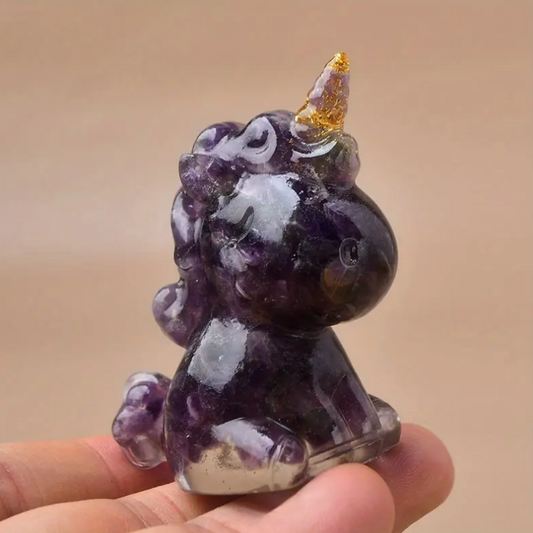 Handmade Crystal Resin unicorn Ornament ,Perfect for Halloween,Christmas, Aesthetic Room Decor,Gift Of A Crystal Crushed Stone,Cute Decor